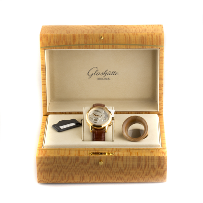 Швейцарские часы Glashutte Original  
PanoDate PanoGraph