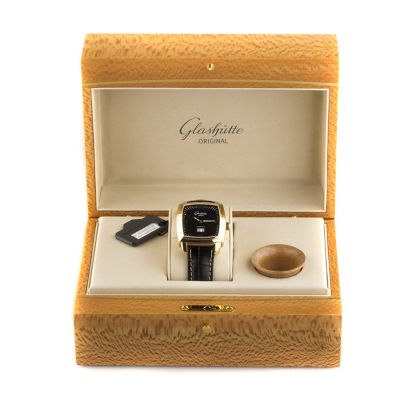 Швейцарские часы Glashutte Original  
Karree Panorama Date