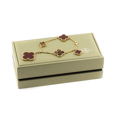 Ювелирное изделие Van Cleef & Arpels  Magic Alhambra bracelet, 5 motifs