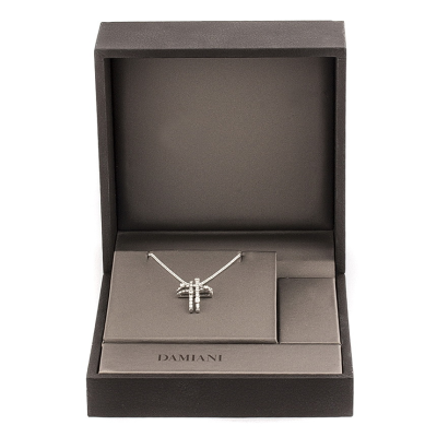 Ювелирное изделие Damiani  
крест с бриллиантами