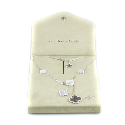 Ювелирное изделие Van Cleef & Arpels  Magic 
Alhambra 6-Motif Necklace WG