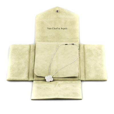 Ювелирное изделие Van Cleef & Arpels  
Magic Alhambra Pendant XL