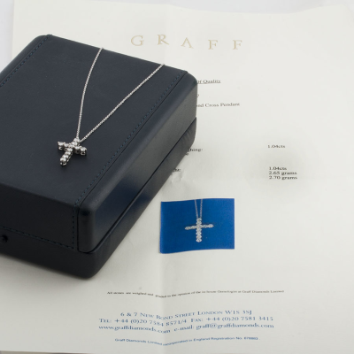 Ювелирное изделие Graff  Small White Round Cross Pendant 1,04 ct