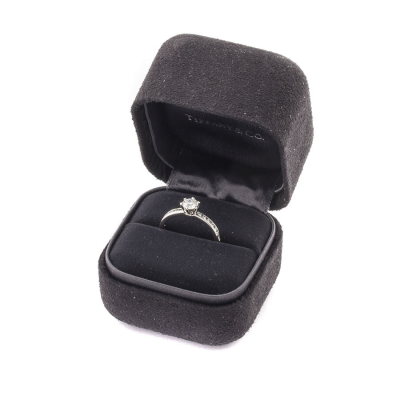 Ювелирное изделие Tiffany & Co  кольцо 
 с бриллиантом 0.46 ct.