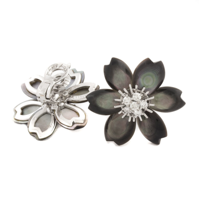 Ювелирное изделие Van Cleef & Arpels  
Rosede Noel Medium серьги