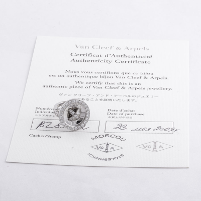 Ювелирное изделие Van Cleef & Arpels  
Button кольцо из белого золота с бриллиантами