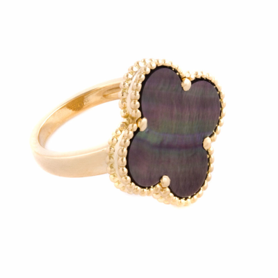 Ювелирное изделие Van Cleef & Arpels  
Lucky Alhambra earrings, 2 motifs, 
Magic Alhambra ring
