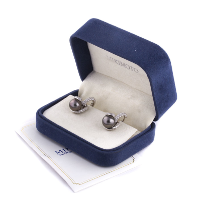 Ювелирное изделие Mikimoto  
серьги с черным жемчугом