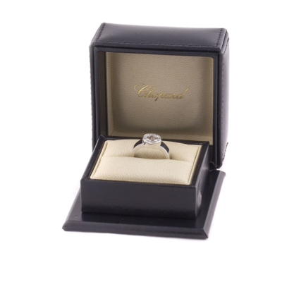 Ювелирное изделие Chopard  Happy Diamonds Ring из белого золота с бриллиантами