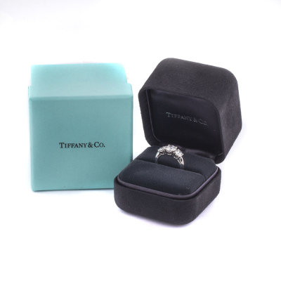 Ювелирное изделие Tiffany & Co  кольцо из платины с 1.55 карата