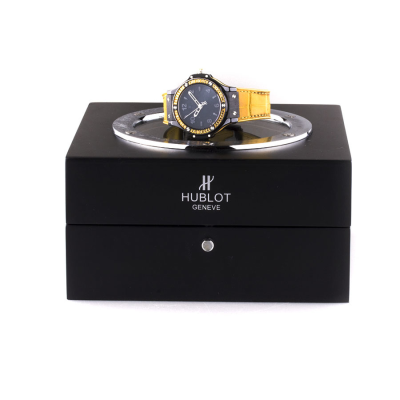 Швейцарские часы Hublot  Big Bang Tutti Frutti Black Dial Ladies Watch 38.0 мм