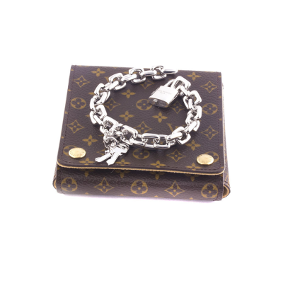 Ювелирное изделие Louis Vuitton  Padlock and Keys White Gold Charm Bracelet 98.0 гр
