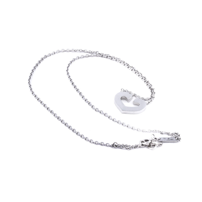 Ювелирное изделие Cartier  Symbols C Hearts necklace White gold