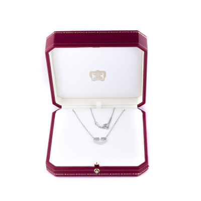 Ювелирное изделие Cartier  Symbols C Hearts necklace White gold