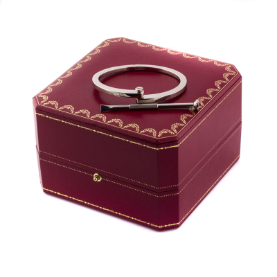 Ювелирное изделие Cartier  Menotte Bracelet Bangle White Gold