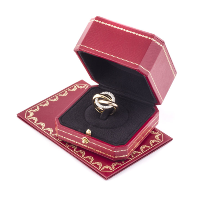 Ювелирное изделие Cartier  
Trinity de кольцо