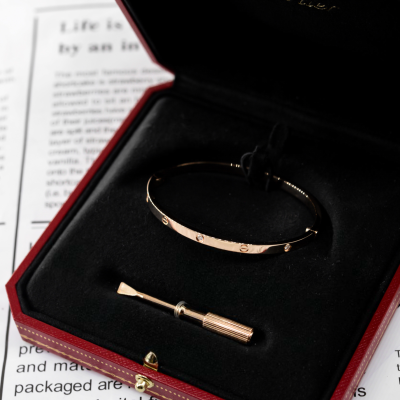 Браслет Cartier LOVE bracelet, small model, 6 diamonds