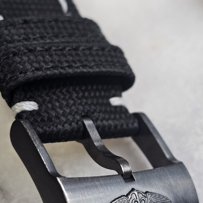 Швейцарские часы Breitling Avenger Blackbird