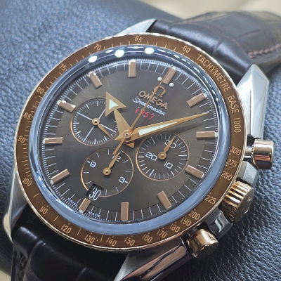 Швейцарские часы Omega Speedmaster Broad Arrow