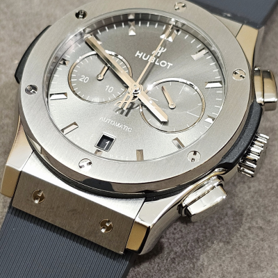 Швейцарские часы Hublot Classic Fusion Racing Grey Chronograph Titanium