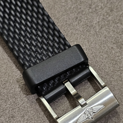 Швейцарские часы Breitling Avenger Chronograph