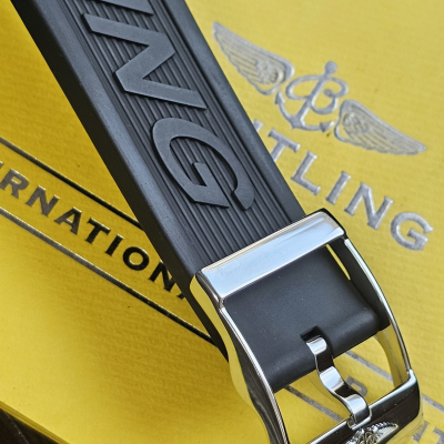Швейцарские часы Breitling Avenger Skyland