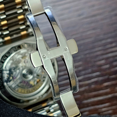 Швейцарские часы Breitling Chronomat B01