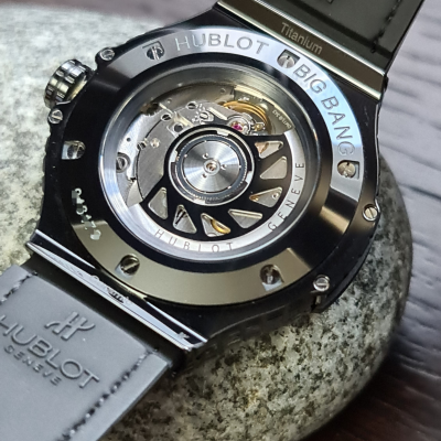Швейцарские часы Hublot Big Bang Caviar Automatic