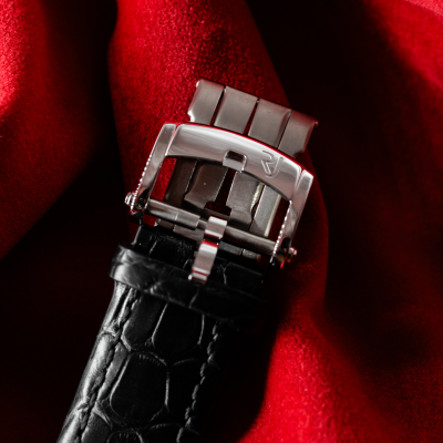 Швейцарские часы Romain Jerome Moon Dust-DNA Black Mood