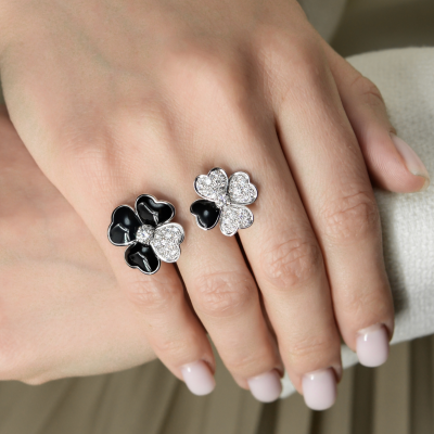 Кольцо Van Cleef & Arpels Cosmos Between the Finger ring Diamond and Onyx