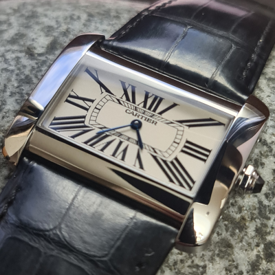 Швейцарские часы Cartier Tank Divan