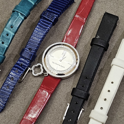 Швейцарские часы Van Cleef & Arpels Charms