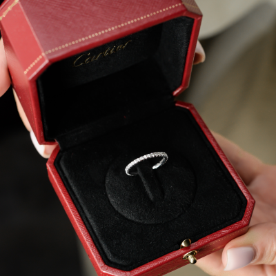 Кольцо Cartier Etincelle de wedding band, 2 mm width, paved