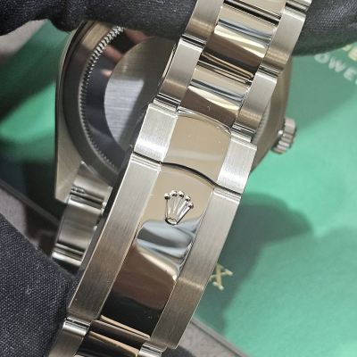 Швейцарские часы Rolex Sky-Dweller Stainless Steel Mint Green Dial
