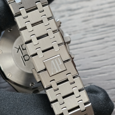 Швейцарские часы Audemars Piguet  ROYAL OAK CHRONOGRAPH 41 MM