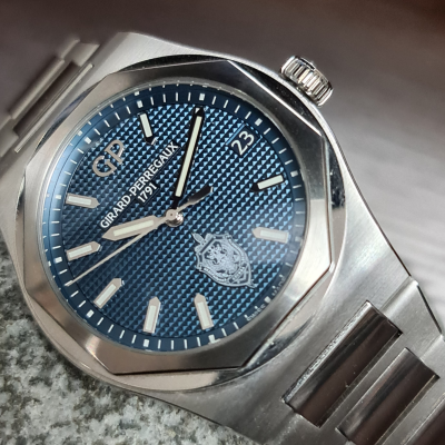 Швейцарские часы Girard-Perregaux Laureato 42 mm