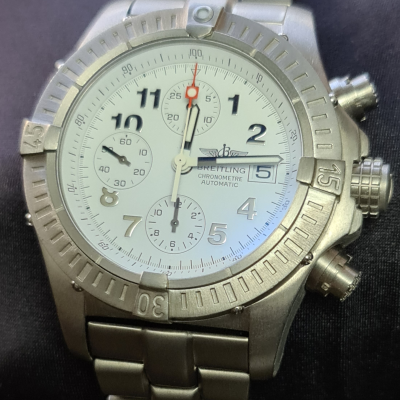 Швейцарские часы Breitling  Chrono Avenger E13360