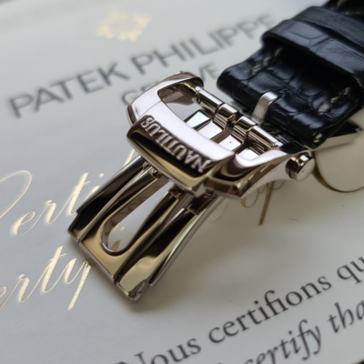 Швейцарские часы Patek Philippe  Nautilus 40mm White Gold Grey Dial