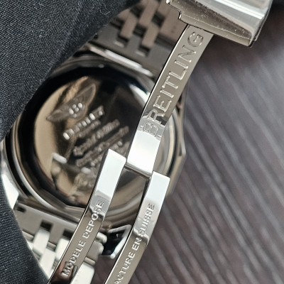 Швейцарские часы Breitling Navitimer BENTLEY MOTORS BRONZE DIAL SPECIAL EDITION